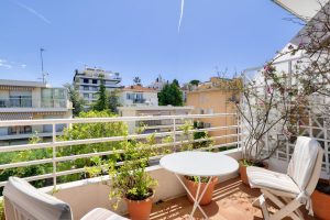 NICE – Rare for Sale – Spacious Top-floor 2/3 Bedroom Apartment with Sea View, Cimiez District