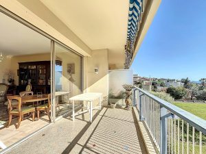 Nice Cimiez / Cemenelum – Spacieux 3 pièces avec vue mer dans prestigieuse résidence avec parc