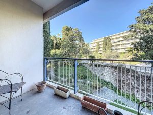 Nice Cimiez / Cemenelum – Spacieux 3 pièces avec vue mer dans prestigieuse résidence avec parc