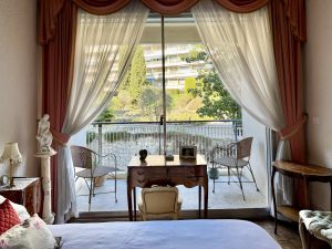 Nice Cimiez / Cemenelum – Spacieux 3 pièces avec vue mer dans prestigieuse résidence avec parc
