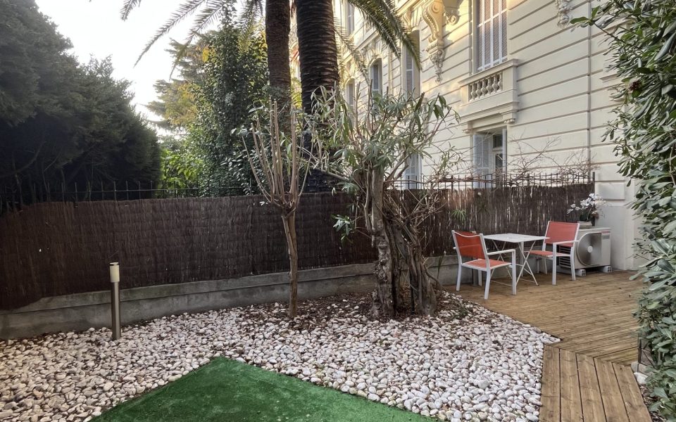 Beau 2 pièces en rez de jardin au coeur de Cimiez : photo 2