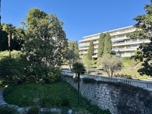 Nice Cimiez / Cemenelum – Spacieux 3 pièces avec vue mer dans prestigieuse résidence avec parc