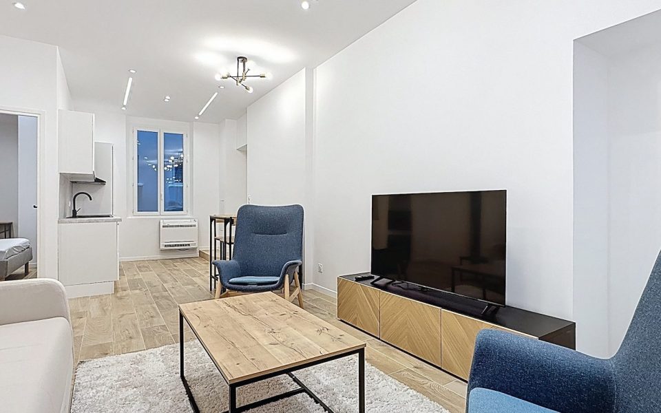 Vieux Nice – Superb and Tastefully Renovated 2 Bedroom Apartment, ready to move in!