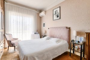 Nice – Rare à la vente – Spacieux 3/4 pièces en dernier étage avec vue mer, quartier Cimiez