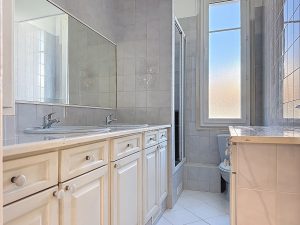République Delfino, Beautiful loft-style flat