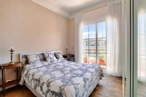 Nice – Rare à la vente – Spacieux 3/4 pièces en dernier étage avec vue mer, quartier Cimiez