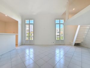 République Delfino, Beautiful loft-style flat