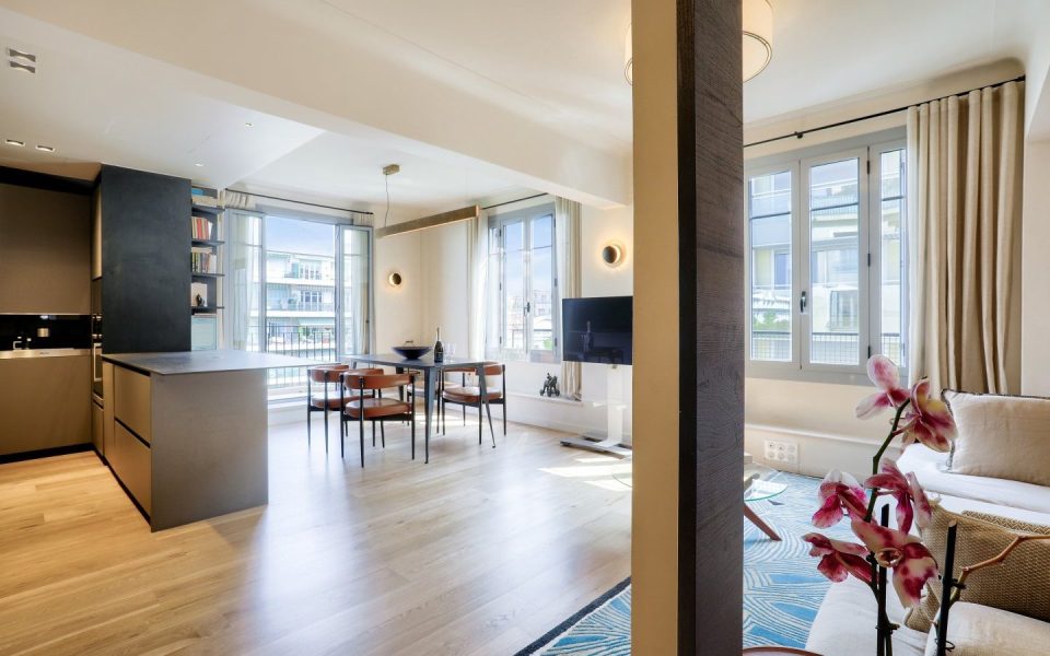 NICE – Dubouchage – Stunning 4-room apartment of 100.89 sqm in a character residence in the heart of the city : photo 2