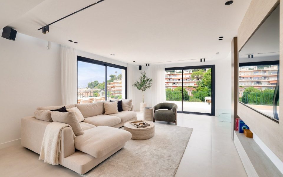NICE – Mont Boron – Stunning 120 m² Penthouse Fully Renovated with an 80 m² Terrace and Panoramic View