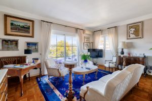 Nice – Rare à la vente – Spacieux 3/4 pièces en dernier étage avec vue mer, quartier Cimiez