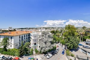 Nice – Rare à la vente – Spacieux 3/4 pièces en dernier étage avec vue mer, quartier Cimiez