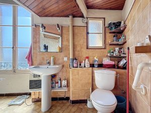 Secondo e ultimo piano di una piccola casa da ristrutturare situata nel cuore di Cimiez