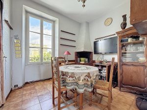 Secondo e ultimo piano di una piccola casa da ristrutturare situata nel cuore di Cimiez