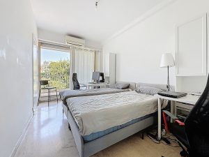 Nice Cimiez – 3 pièces avec grande terrasse offrant une vue dégagée sur la mer