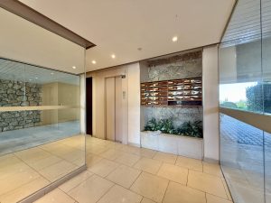 Nice – Fabron – Beau studio rénové de 14m2 avec extérieur et vue mer