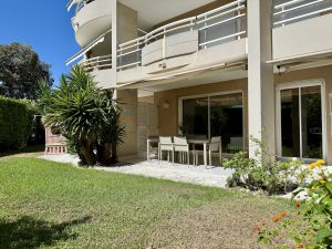 Nizza – Splendido appartamento di 4 locali di 108 m2 a livello del giardino in un residence con piscina