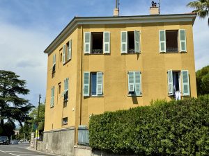 Secondo e ultimo piano di una piccola casa da ristrutturare situata nel cuore di Cimiez