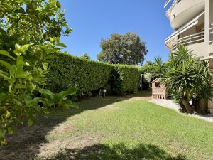 Nizza – Splendido appartamento di 4 locali di 108 m2 a livello del giardino in un residence con piscina