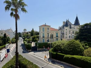 Deuxième et dernier étage d’une petite maison à rénover située au coeur de Cimiez