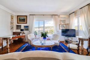 NICE – Rare for Sale – Spacious Top-floor 2/3 Bedroom Apartment with Sea View, Cimiez District