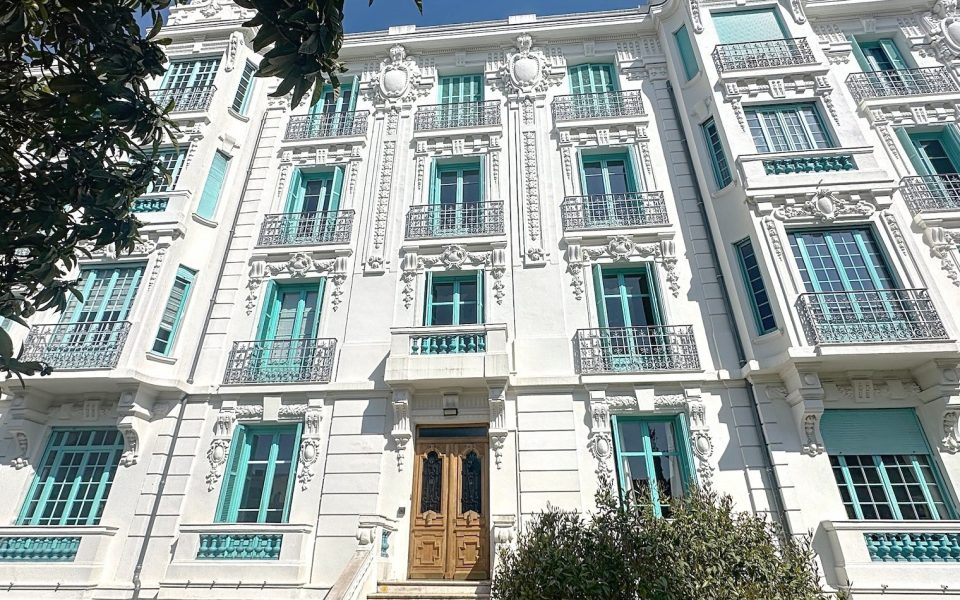 Nice Valrose – Charmant 2 pièces en duplex dans un Palais Belle Epoque entouré de jardins