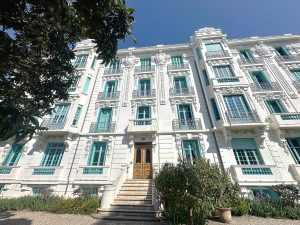 Nizza Valrose – Affascinante appartamento bilocale duplex in un palazzo Belle Epoque con giardino