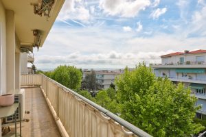 Nice Cimiez – Magnificent Renovated 2-Bedroom Apartment in a Prestigious Residence