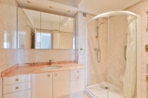 Nice Cimiez – Magnificent Renovated 2-Bedroom Apartment in a Prestigious Residence
