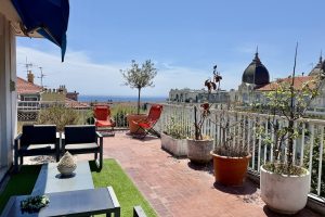 Cimiez Historique – Dernier étage avec terrasse circulaire, vue mer et palais Belle Époque