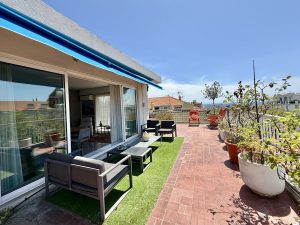Cimiez Storico – Ultimo piano con terrazza circolare, vista mare e palazzi Belle Époque