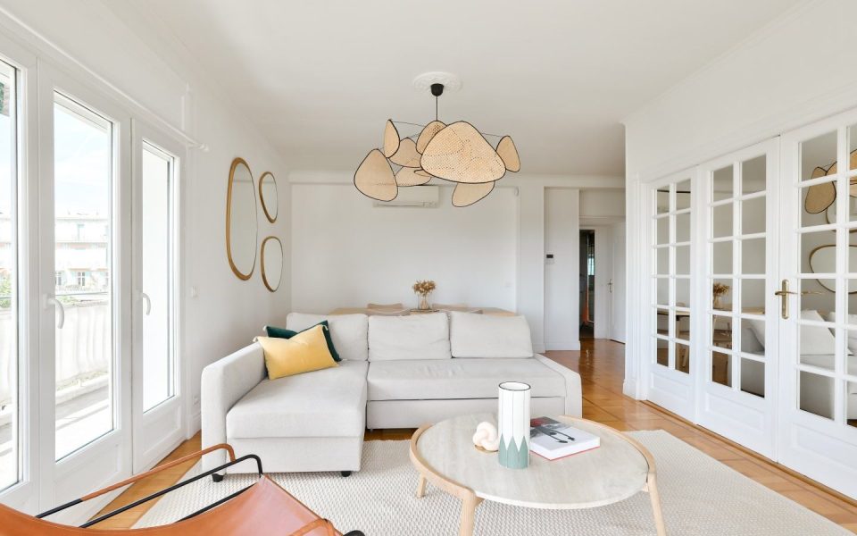 Nice Cimiez – Magnificent Renovated 2-Bedroom Apartment in a Prestigious Residence