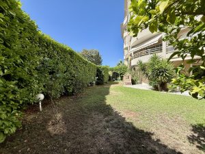 Nizza – Splendido appartamento di 4 locali di 108 m2 a livello del giardino in un residence con piscina