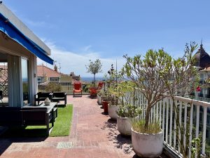 Cimiez Storico – Ultimo piano con terrazza circolare, vista mare e palazzi Belle Époque