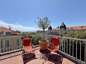 Cimiez Storico – Ultimo piano con terrazza circolare, vista mare e palazzi Belle Époque