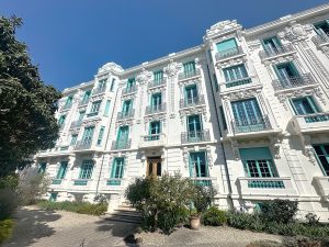 Nizza Valrose – Affascinante appartamento bilocale duplex in un palazzo Belle Epoque con giardino