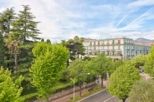 Nice Cimiez – Magnificent Renovated 2-Bedroom Apartment in a Prestigious Residence