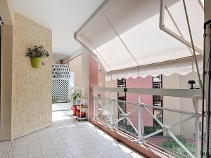 Nice Cimiez – 3 bedrooms corner apartment with garage in Cimiez