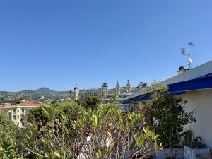 Cimiez Storico – Ultimo piano con terrazza circolare, vista mare e palazzi Belle Époque