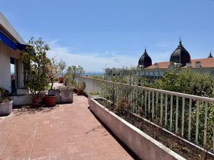 Cimiez Storico – Ultimo piano con terrazza circolare, vista mare e palazzi Belle Époque